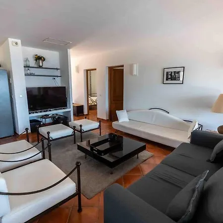 Belle Avec Acces Direct A La *