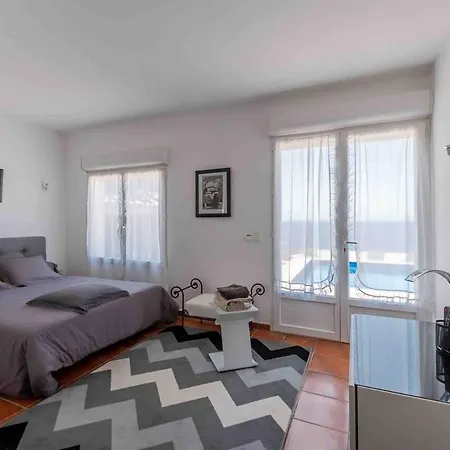 Villa Belle Avec Acces Direct A La *