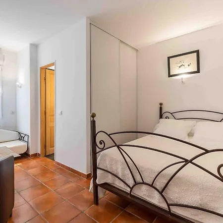 Villa Belle Avec Accès Direct à La *