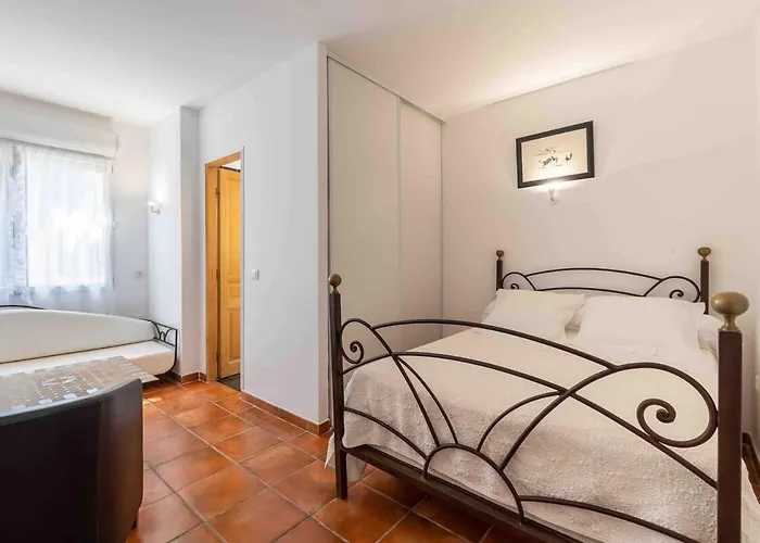 Villa Belle Avec Acces Direct A La *