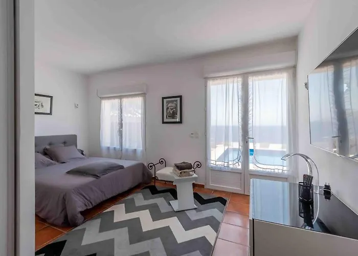 Villa Belle Avec Accès Direct à La *